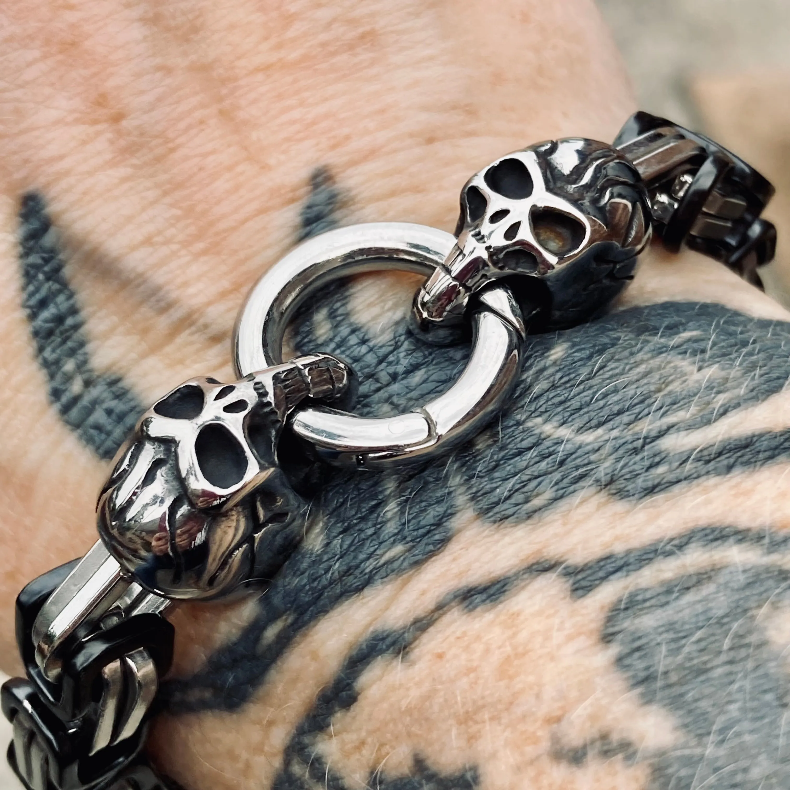 2 Skull - Silver & Black - Deluxe - B93 CLEARANCE