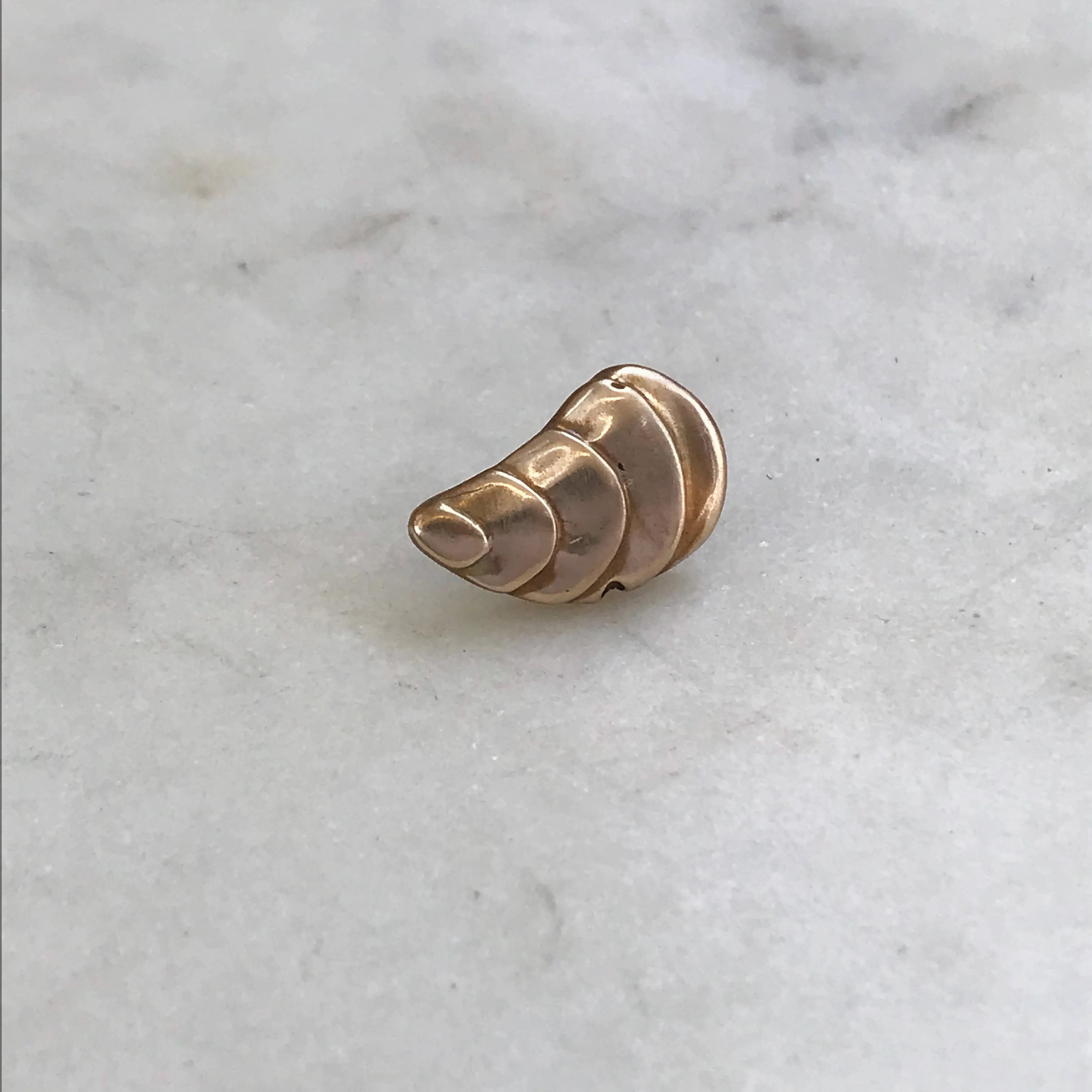 OYSTER TIE/LAPEL PIN