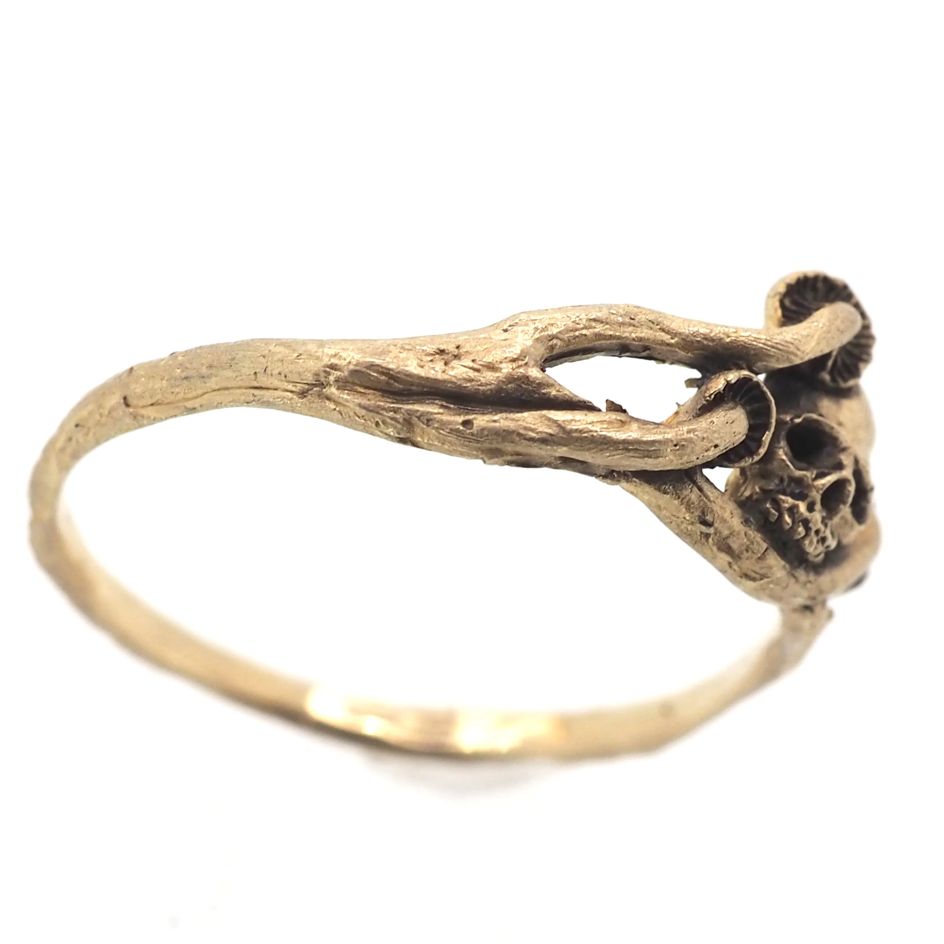 Skull and mushrooms ring gold