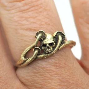 Skull and mushrooms ring gold