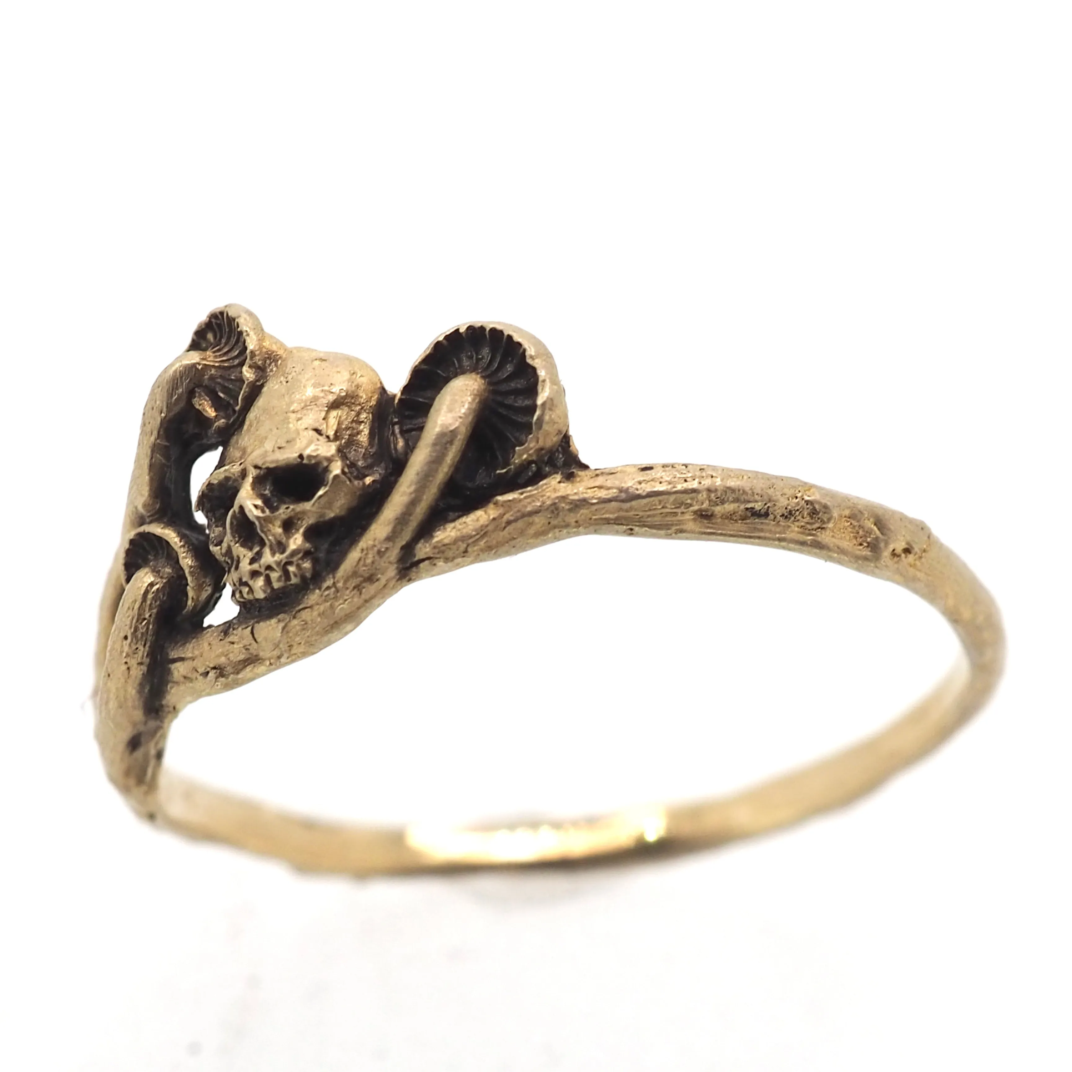 Skull and mushrooms ring gold