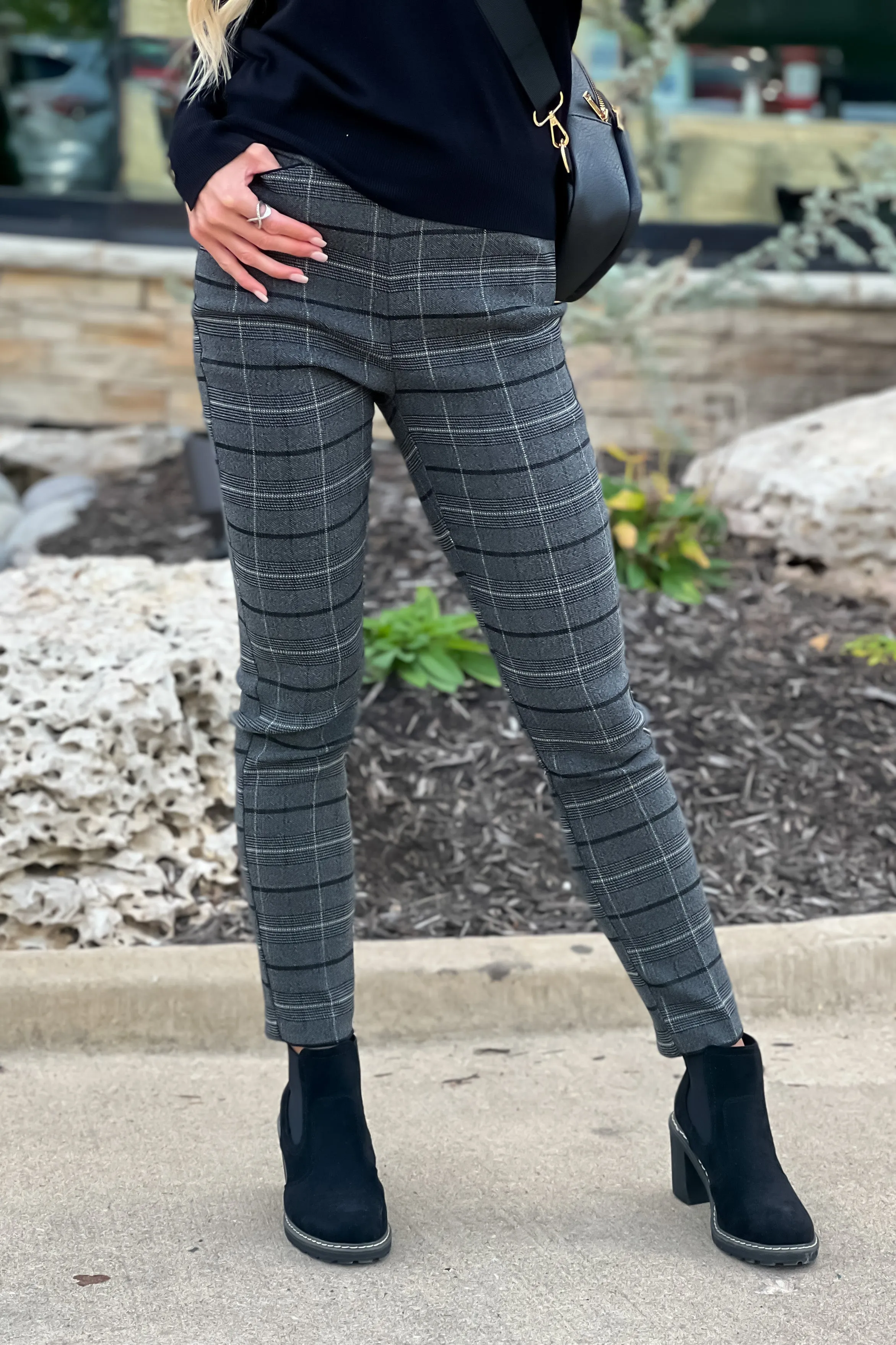 Tribal Kennedy Plaid Pull On Ankle Pant : Grey/Black